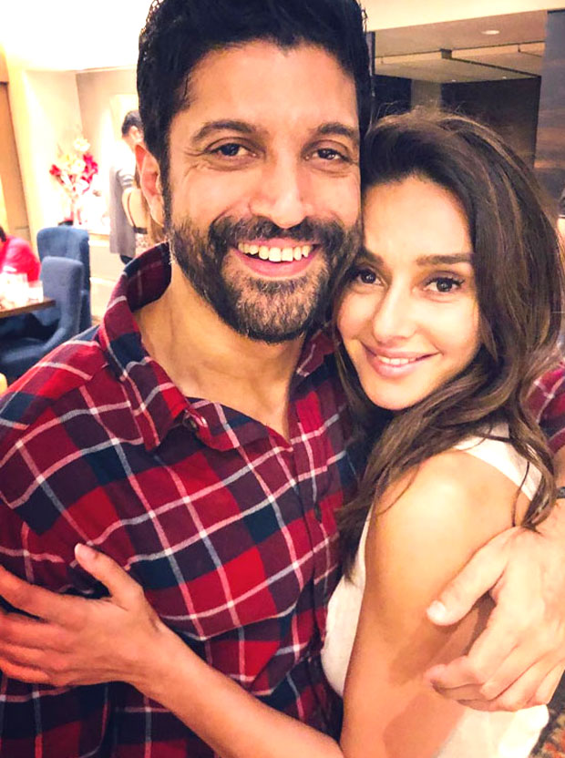 LOVE is in the air as Farhan Akhtar and Shibani Dandekar get cozy and cuddly