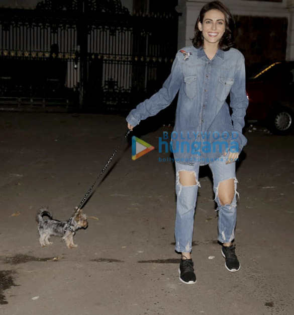 mandana karimi spotted at bandra 2 4