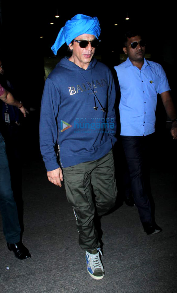mouni roy govinda and others snapped at the airport3 1