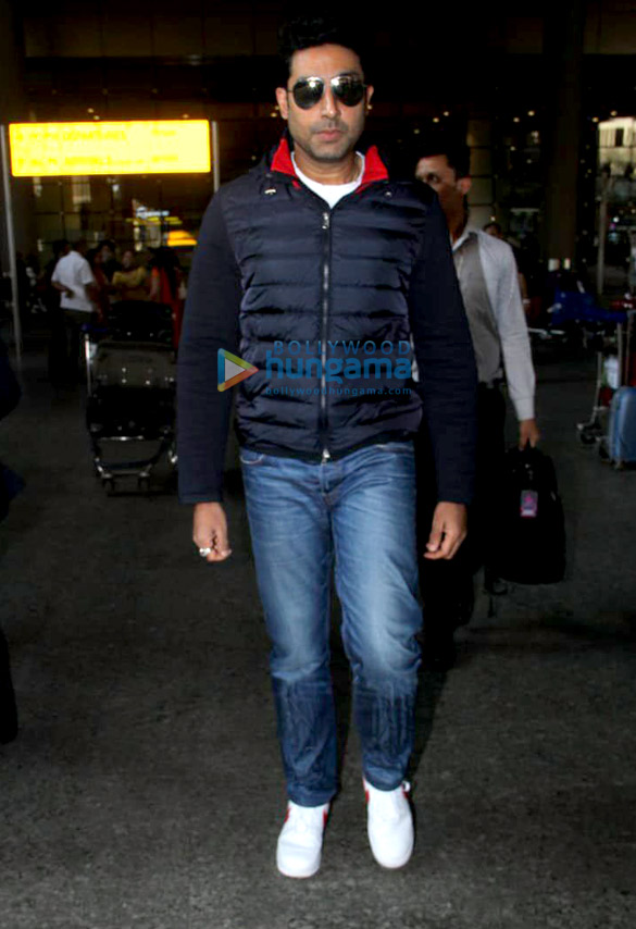 mouni roy govinda and others snapped at the airport3 2