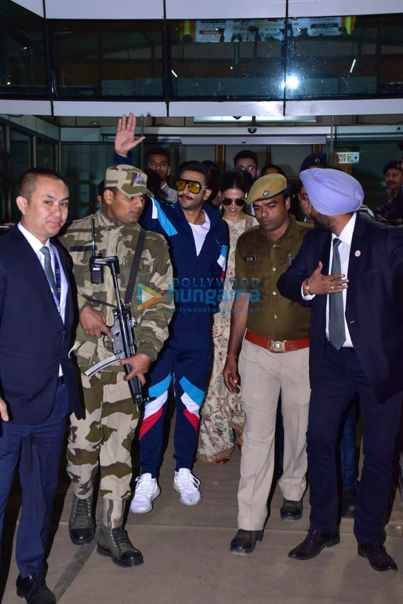 mouni roy sophie choudry mahima choudhary and others snapped at the airport9