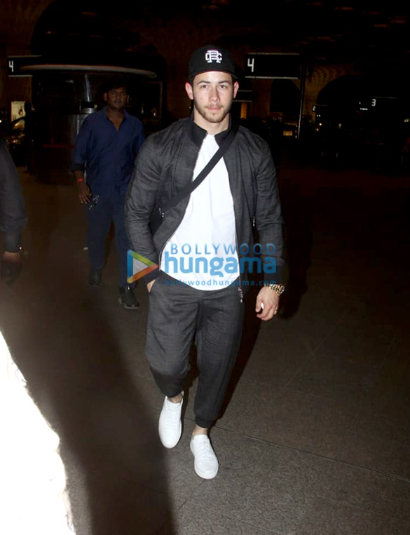 priyanka chopra and nick jonas snapped at the airport 1 3