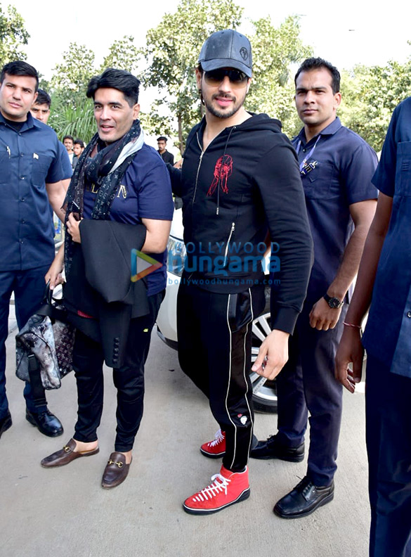 ranveer singh deepika padukone and others snapped at the airport 002 4