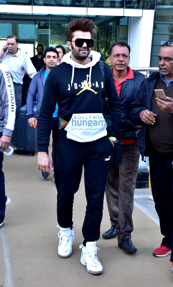 ranveer singh deepika padukone and others snapped at the airport 003 2