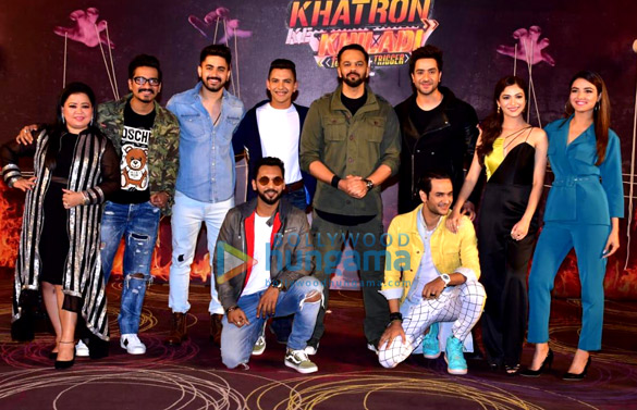 rohit shetty vikas gupta jasmine bhasin aditya narayan and others snapped at khatron ke khiladi press meet 005