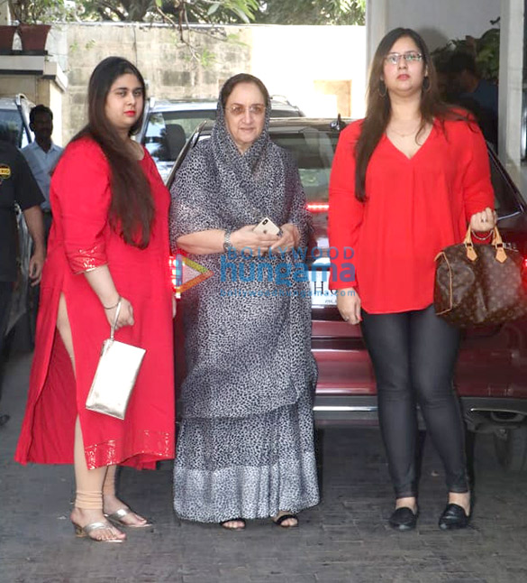 saif ali khan kareena kapoor khan and others snapped at shashi kapoors residence for christmas 2018 lunch 3 005