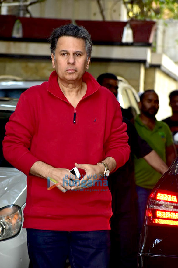 saif ali khan kareena kapoor khan and others snapped at shashi kapoors residence for christmas 2018 lunch 5 005