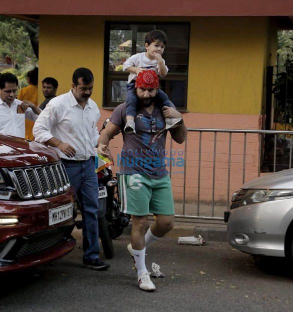 saif ali khan and taimur ali khan snapped in bandra 1 3
