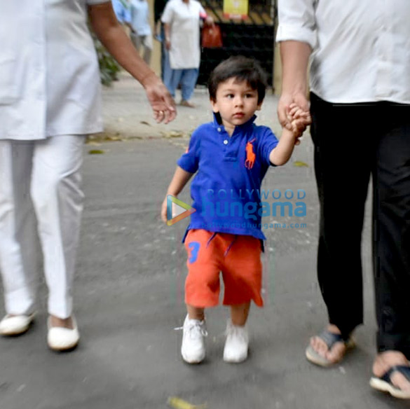 saif ali khan and taimur ali khan spotted in bandra 2 6