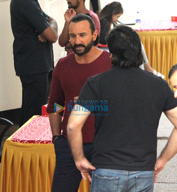 saif ali khan snapped at the mehboob studios 4