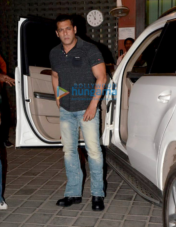 Salman Khan, Malaika Arora, Amrita Arora and others grace Salma Khan’s birthday bash at Arpita Khan’s residence in Bandra Salman Khan, Malaika Arora, Amrita Arora and others grace Salma Khan’s birthday bash at Arpita Khan’s residence in Bandra
