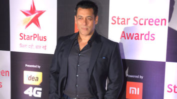 Salman Khan makes his grand entry at Red carpet event of Star Screen Awards 2018