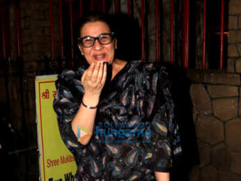 Sara Ali Khan with Amrita Singh spotted at Shani Mandir, Juhu