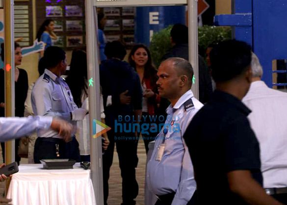 shah rukh khan gauri khan karisma kapoor and others snapped at annual day of dhirubhai ambani school 5