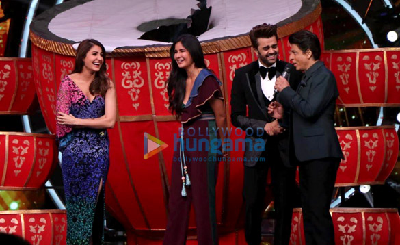 shah rukh khan katrina kaif and anushka sharma snapped on indian idol sets for zero promotions 2