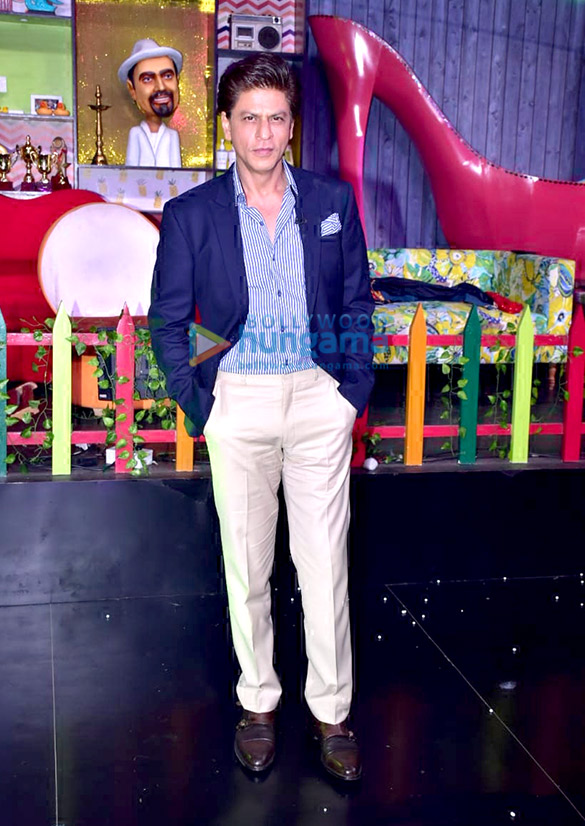 shah rukh khan katrina kaif and anushka sharma snapped on the sets of dance plus 4 to promote zero 5