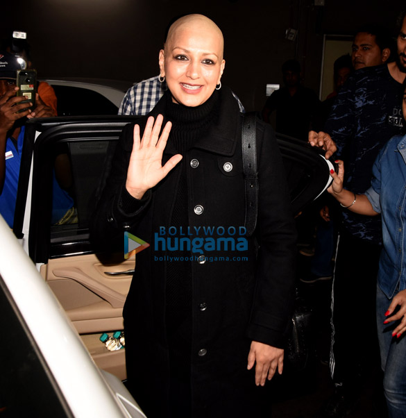 sonali bendre and goldie behl snapped at the airport 5