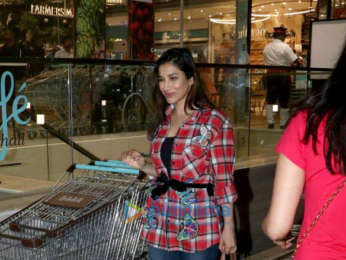 Sophie Choudry snapped at Foodhall centre, Bandra