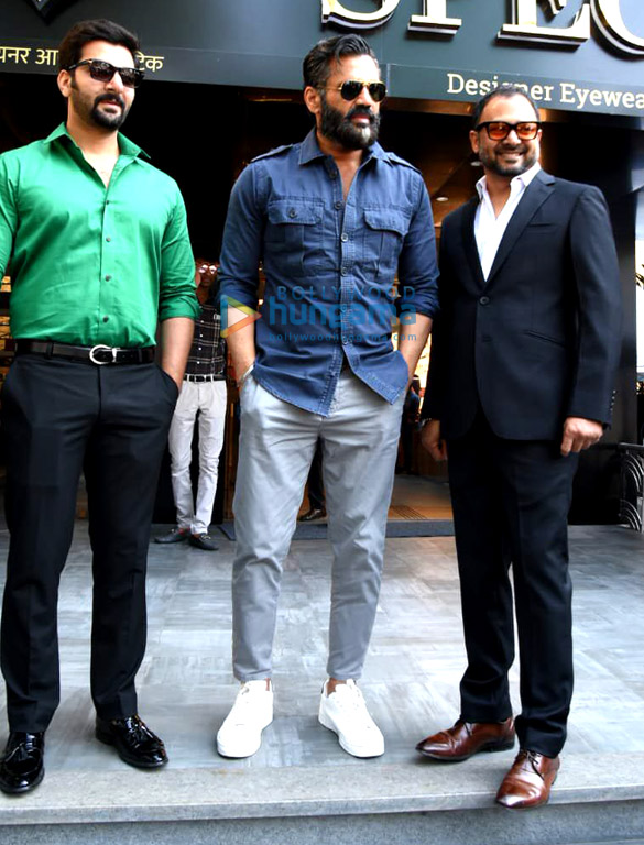 suniel shetty snapped at the launch of specta designer eyewear boutique 6