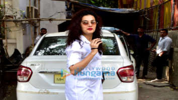 Taapsee Pannu spotted at Kromakay salon in Juhu