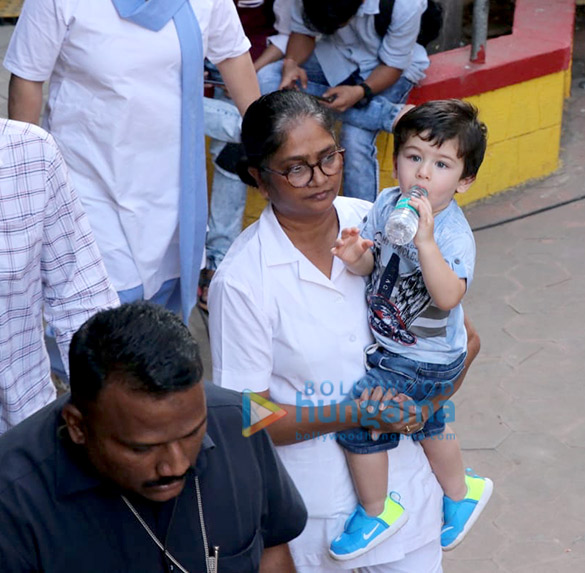 taimur ali khan spotted with his father saif ali khan on location of a shoot 3