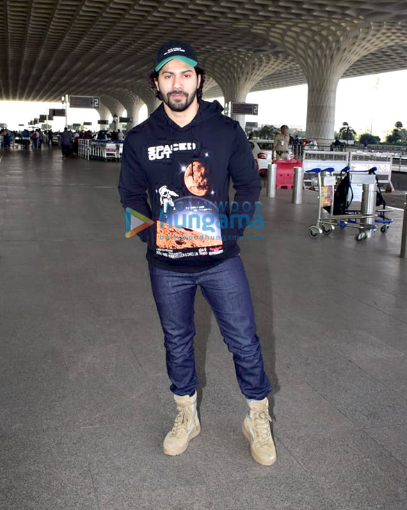 tamannaah bhatia urvashi rautela sunny deol and others snapped at the airport 005 1