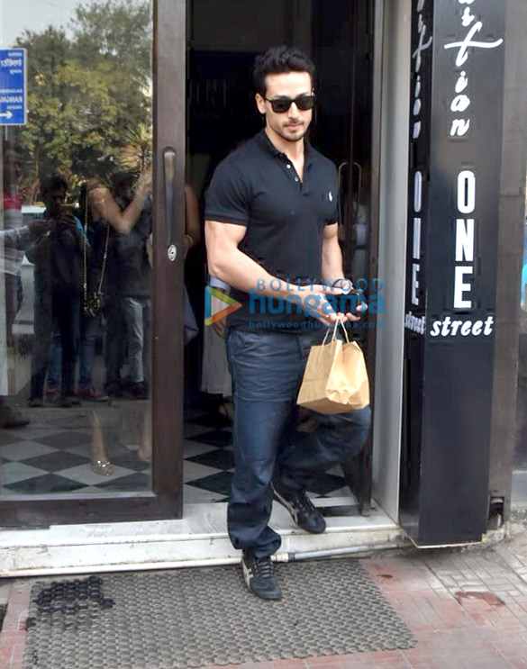 tiger shroff and disha patani snapped at bastian 8