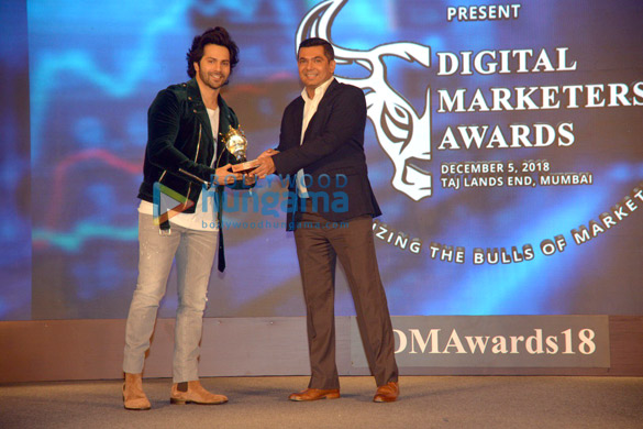varun dhawan graces the digital marketers awards 4