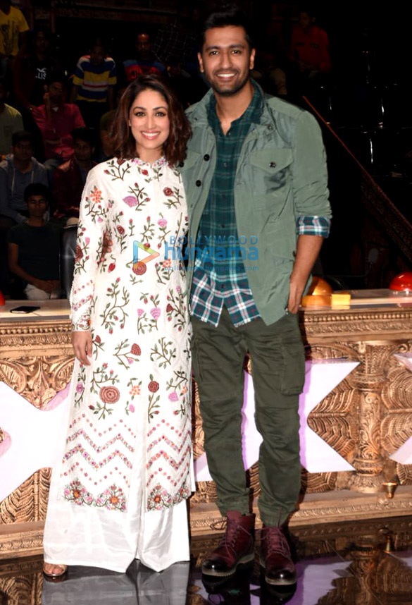 vicky kaushal yami gautam snapped on the sets of indias got talent for uri promotions 5