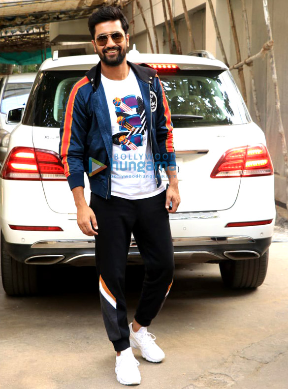 vicky kaushal spotted at sunny super sound in juhu 2 2