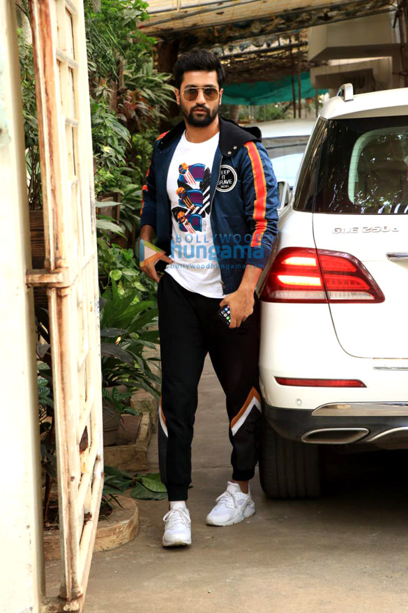 vicky kaushal spotted at sunny super sound in juhu 4 2