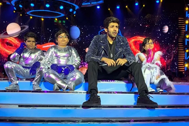 WOW! Kartik Aaryan helps a missing kid find his parents at Nickelodeon Kids Choice Awards 2018 WOW! Kartik Aaryan helps a missing kid find his parents at Nickelodeon Kids Choice Awards 2018