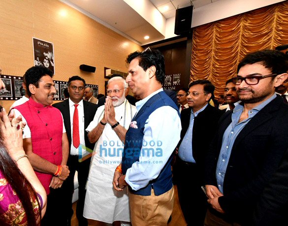 aamir khan rohit shetty aanand l rai subhash ghai and others meet sports minister rajyavardhan rathore 7