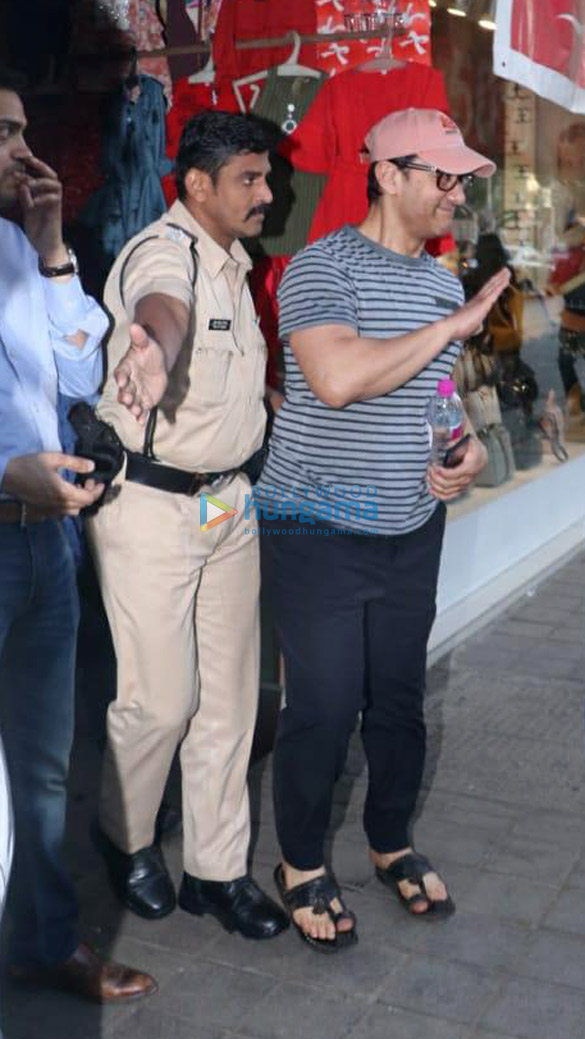 aamir khan snapped in bandra 2 4