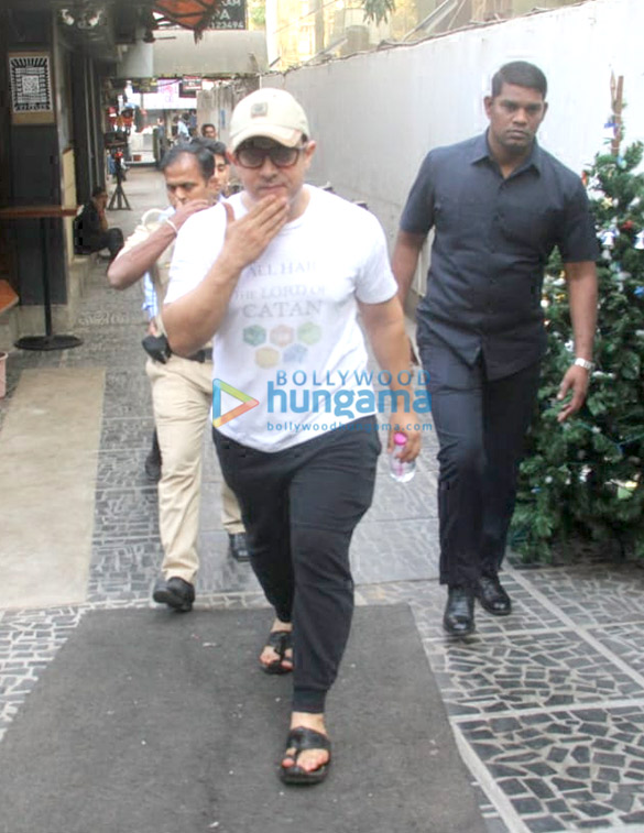 aamir khan spotted at spa in bandra 2 2
