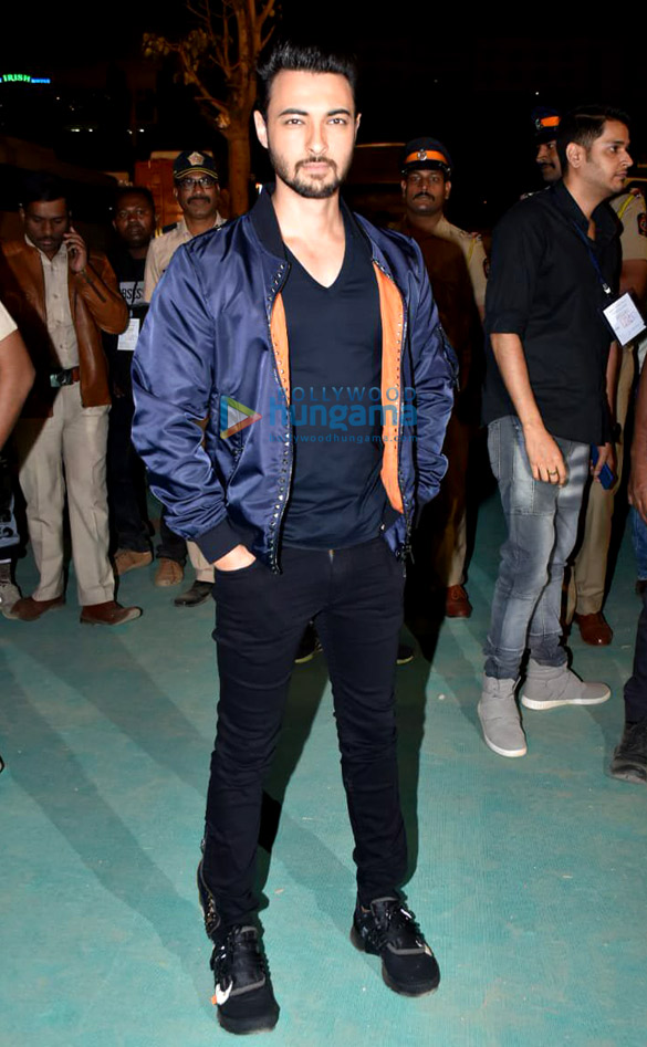 akshay kumar ajay devgn ranveer singh ranbir kapoor and others grace umang 2019 18