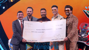 Akshay Kumar, Ajay Devgn, Ranveer Singh, Ranbir Kapoor and others grace ‘Umang 2019′