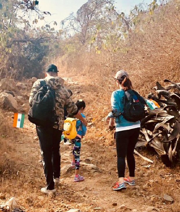 Akshay Kumar celebrates Republic Day with his family in the most unique way! 