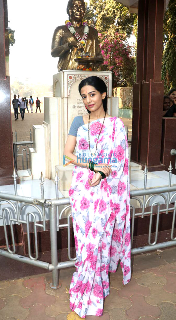 amrita rao snapped during a shoot dressed as meenatai thackeray for the film thackeray 1