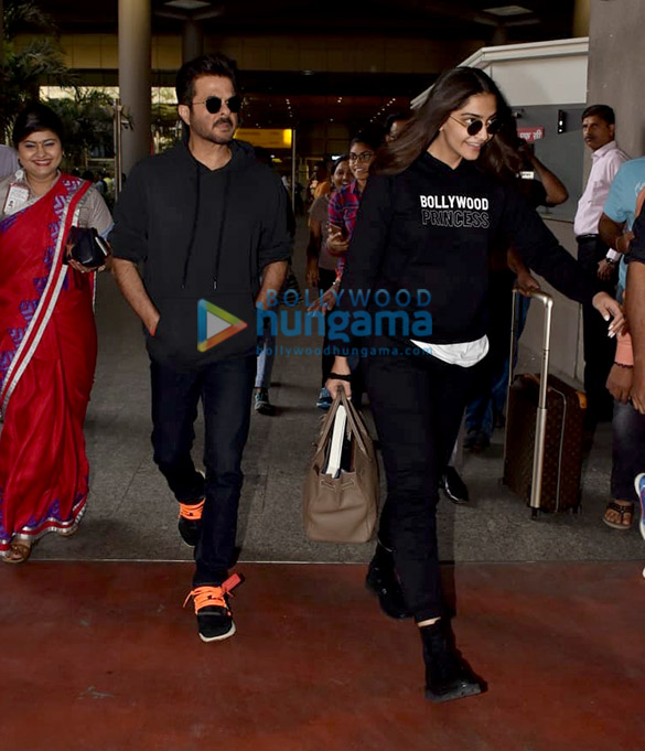 anil kapoor and sonam kapoor ahuja snapped at the airport 1