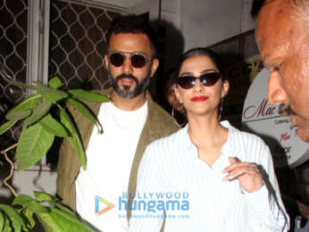 Anil kapoor, Sonam Kapoor Ahuja and Anand Ahuja snapped in Bandra
