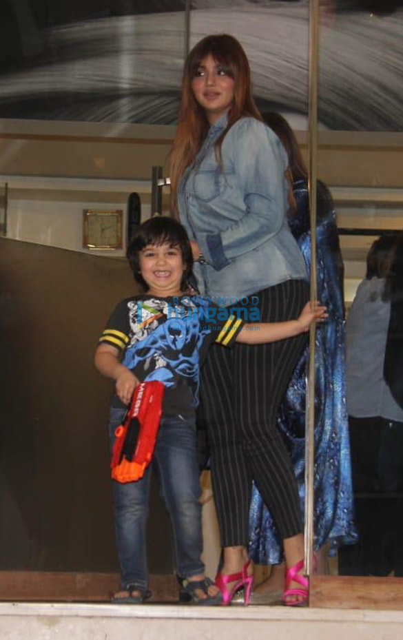 ayesha takia azmi spotted at a salon in bandra 1 2