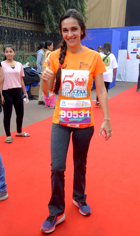 celebs snapped at tata mumbai marathon 2019 3
