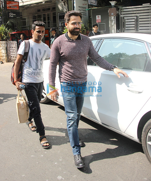 emraan hashmi spotted at bandra 1