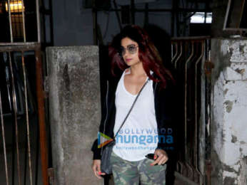 Esha Gupta and Shamita Shetty spotted at Kromakay salon in Juhu