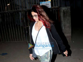 Esha Gupta and Shamita Shetty spotted at Kromakay salon in Juhu