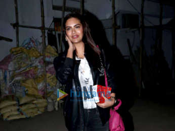 Esha Gupta and Shamita Shetty spotted at Kromakay salon in Juhu