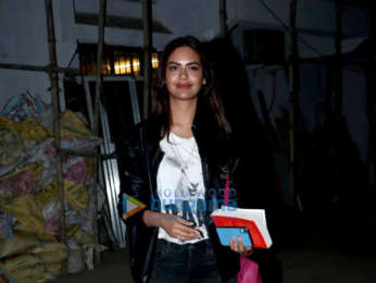 Esha Gupta and Shamita Shetty spotted at Kromakay salon in Juhu