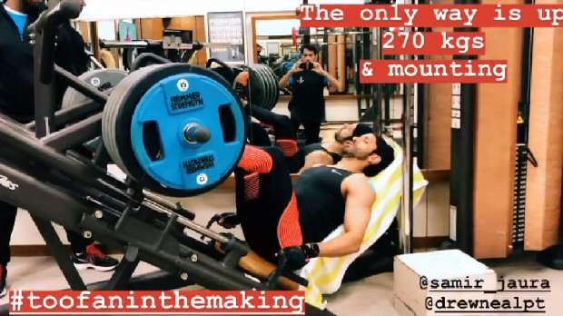 Farhan Akhtar trains for Toofan; gives a glimpse of his gymming sessions on Instagram