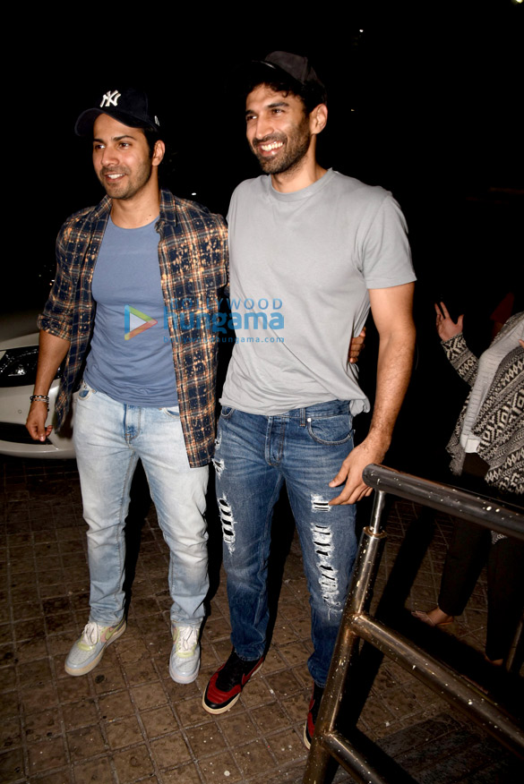 Hrithik Roshan, Varun Dhawan, Aditya Roy Kapur and others spotted at Juhu PVR Hrithik Roshan, Varun Dhawan, Aditya Roy Kapur and others spotted at Juhu PVR